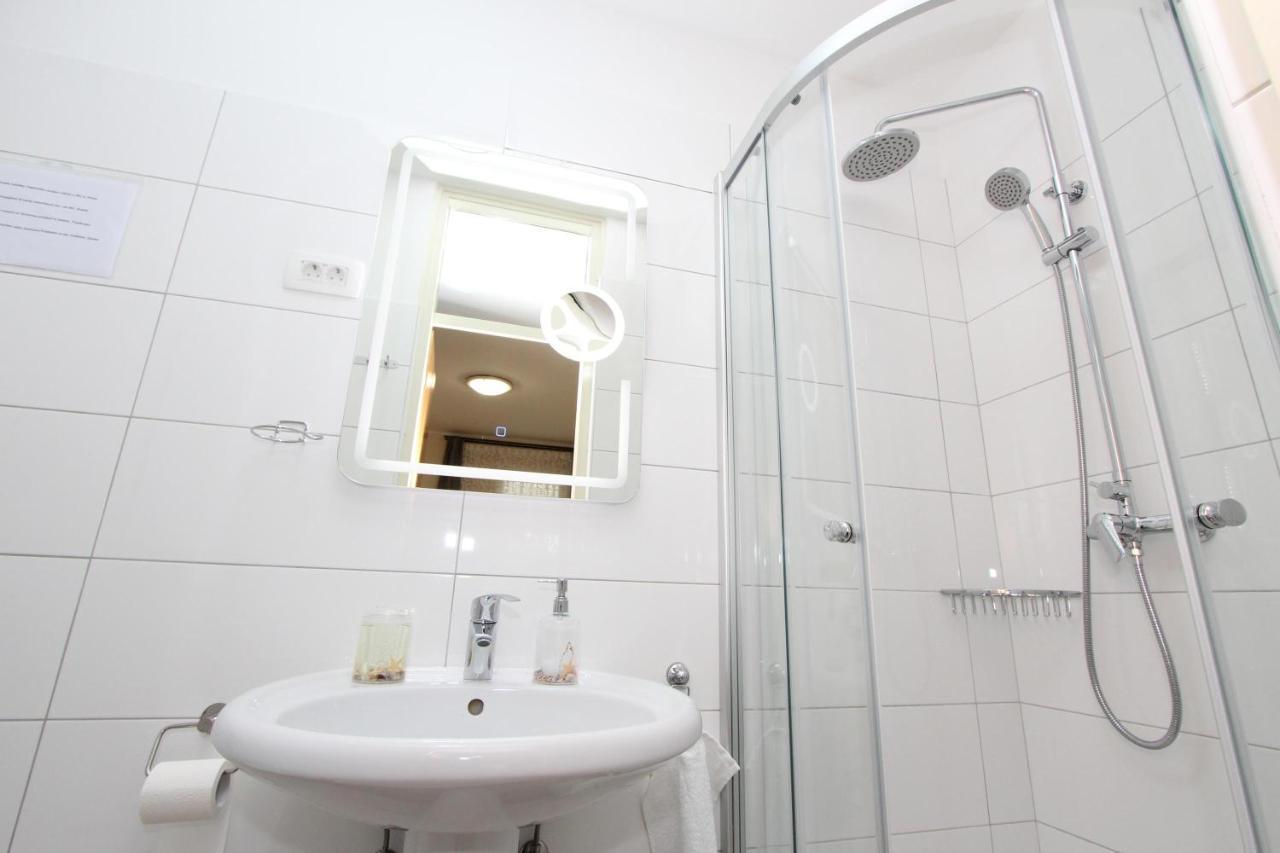 Room Roma Rovinj Exterior foto